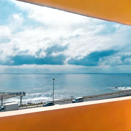 Enfrente De La Playa 푸엔히롤라
